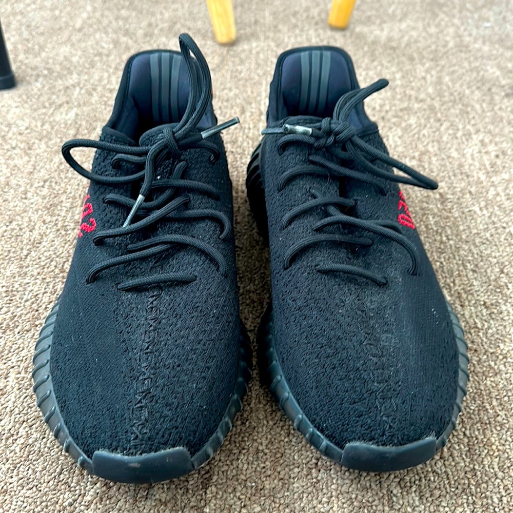 adidas Yeezy Boost 350 V2
Black Red